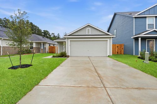 18716 Loom Dr, Conroe, TX, 77306-7832 | Card Image