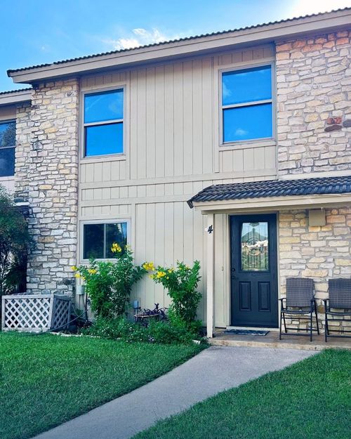 300 Lucy Ln, Horseshoe Bay, TX, 78657-6439 | Card Image