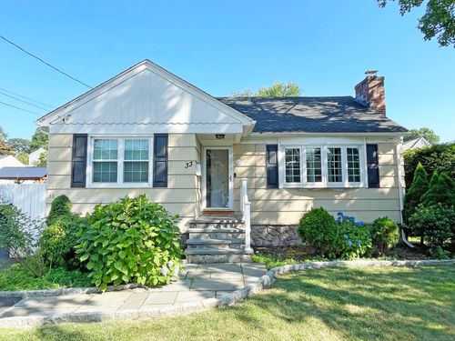 33 Wilson St, Fairfield, CT, 06825-1418 | Card Image