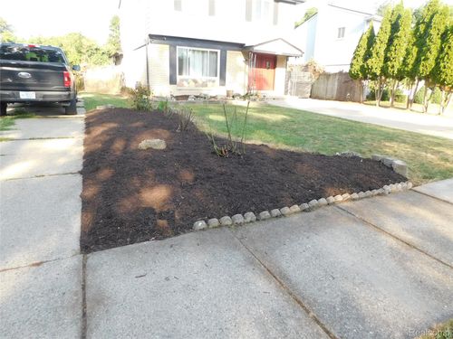 29915 Everett St, Southfield, MI, 48076-5818 | Card Image