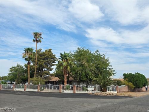 1590 Palomino Dr, Henderson, NV, 89002-8741 | Card Image