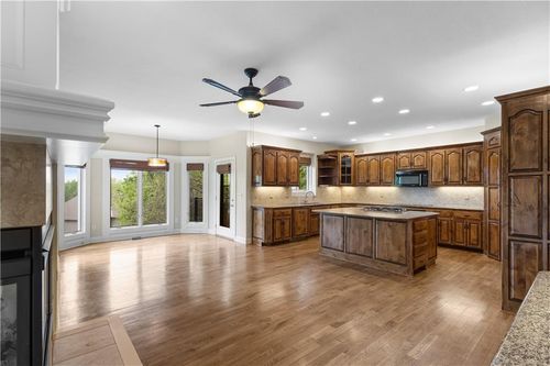10505 River Hills Dr, Parkville, MO, 64152-3385 | Card Image
