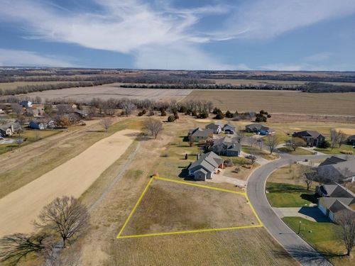 624 Quail Nest Rd, Winfield, KS, 67156-8880 | Card Image
