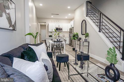 1728 Ruxton Ave, BALTIMORE, MD, 21216-3717 | Card Image