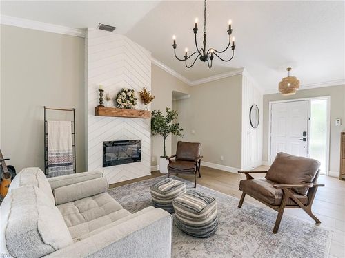 99 19th St Nw, Naples, FL, 34120-1933 | Card Image