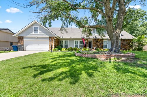 9208 S 70th East Ave, Tulsa, OK, 74133-5352 | Card Image