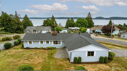 690 Maplewood Loop, Oak Harbor, WA, 98277-7714 | Card Image