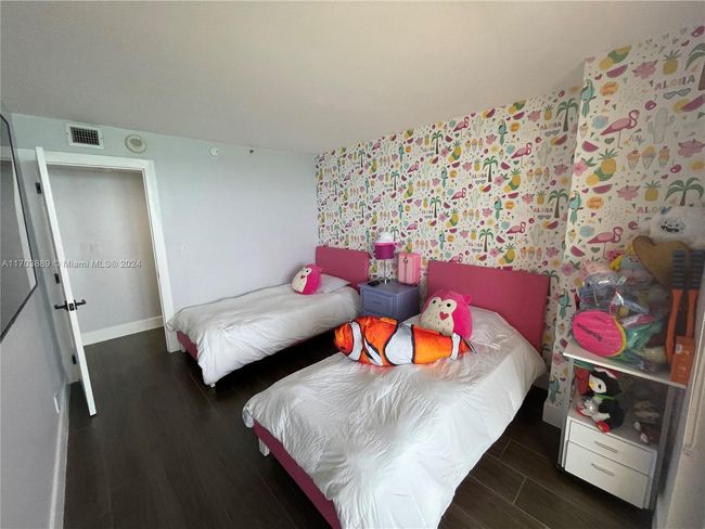 APT-1409 - 2555 Collins Ave, Condo with 2 bedrooms, 2 bathrooms and null parking in Miami Beach FL | Image 21
