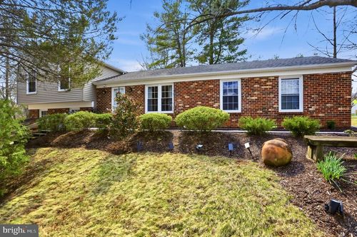 13501 King Charles Dr, CHANTILLY, VA, 20151-3325 | Card Image