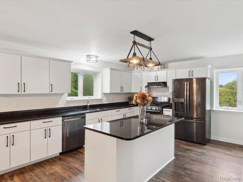 685 Sunset, White Lake, MI, 48383-2866 | Card Image