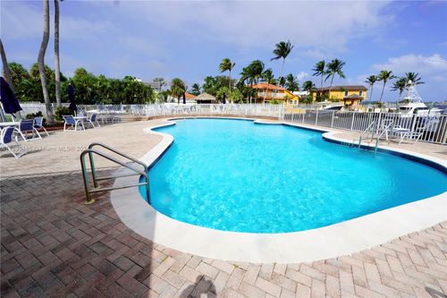 123 Harbors Way, Boynton Beach, FL, 33435-2400 | Card Image