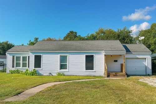 816 1st St, La Marque, TX, 77568-4331 | Card Image