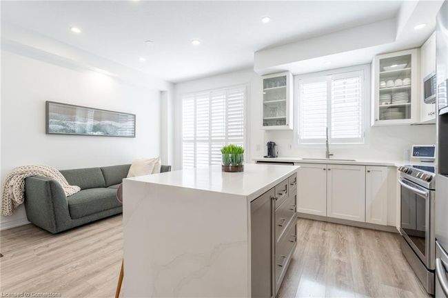 16 Place Polonaise Dr, Townhouse with 3 bedrooms, 3 bathrooms and 2 parking in Grimsby ON | Image 8