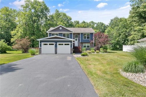 9545 Horseshoe Island Rd, Clay, NY, 13041-9688 | Card Image