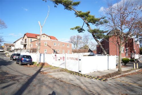 2521 127th St, Flushing, NY, 11354-1122 | Card Image