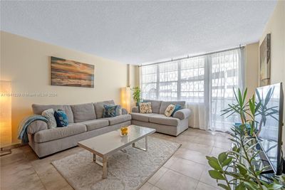 1015 - 3725 S Ocean Dr, Condo with 1 bedrooms, 1 bathrooms and null parking in Hollywood FL | Image 2