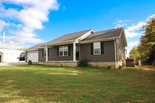 272 Jim Hennessee Rd, Sparta, TN, 38583-1112 | Card Image