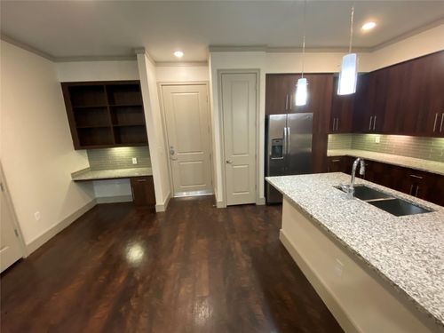 apt-405-1800 St Joseph Pkwy, Houston, TX, 77003-5063 | Card Image