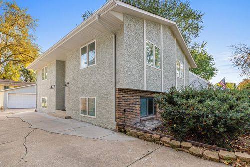 540 Hiawatha Ave, Mendota Heights, MN, 55118-1011 | Card Image