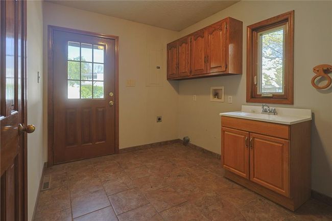 Main floor laundry | Image 18