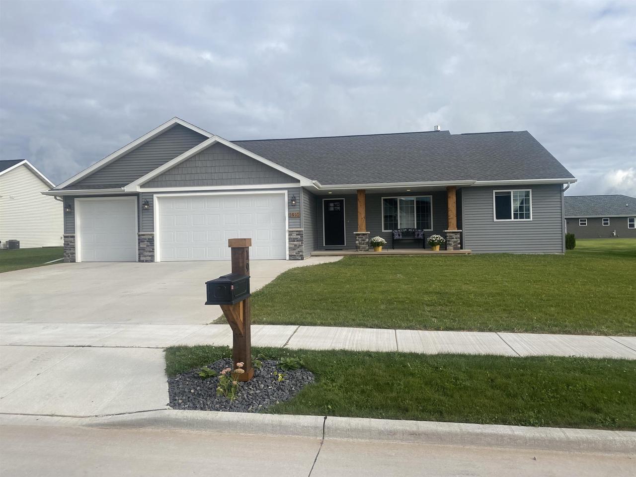 White Dove Ln, Kaukauna, WI 54130