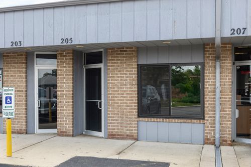 27W205 Geneva Rd, Winfield, IL, 60190-2031 | Card Image