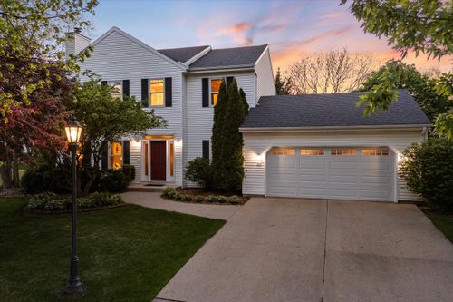 1211 Lake Park Dr, Pewaukee, WI, 53072-2667 | Card Image