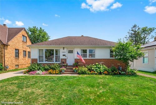 11511 Blossom Ave, Parma Heights, OH, 44130-4257 | Card Image
