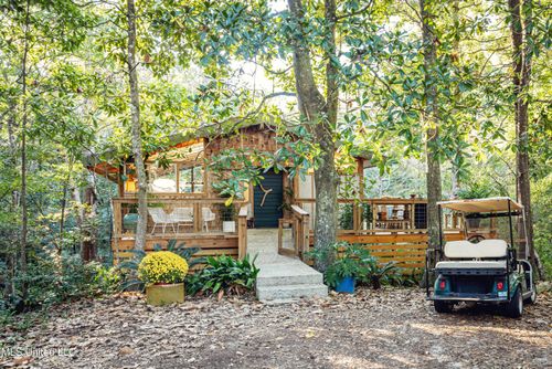 1103 Le Voyageur Dr, Ocean Springs, MS, 39564-2822 | Card Image