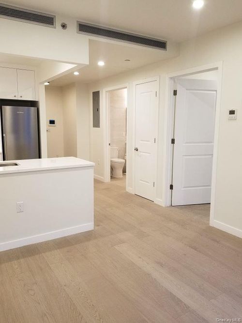 4c-41 44th Street, New York, NY, 11104 | Card Image