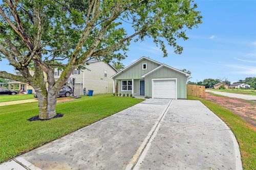 405 3rd St, Hempstead, TX, 77445-4719 | Card Image