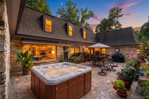 890 Blue Ridge Dr, STAUNTON, VA, 24401 | Card Image