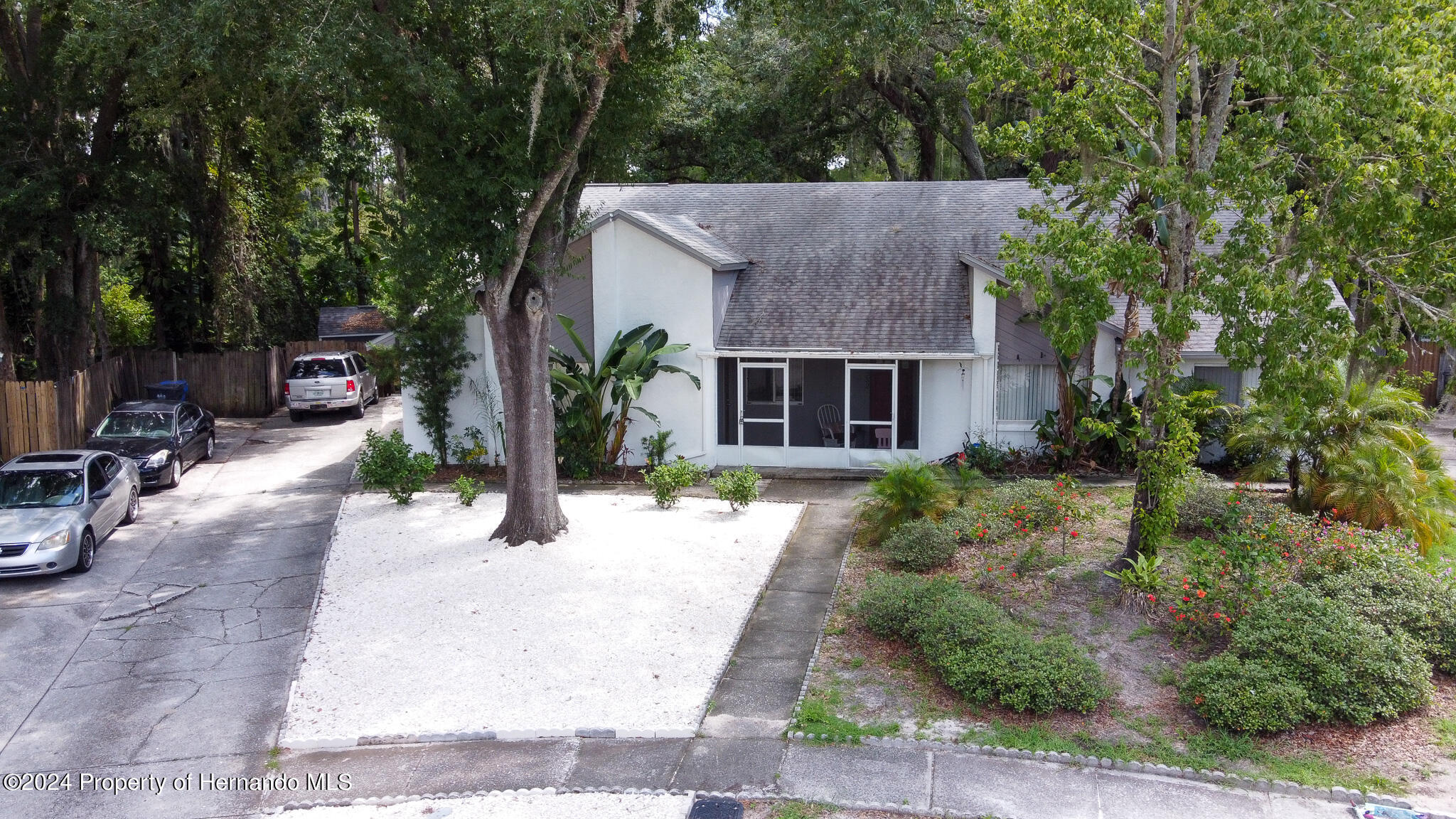 Laurel Dale Dr, Tampa, FL 33618
