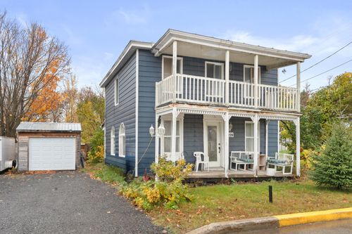 {{alt}} | Card Image