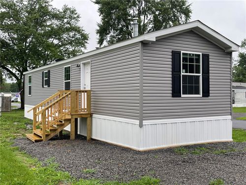 70 1st St, Farmington, NY, 14425-1085 | Card Image