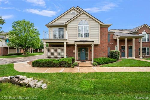 27201 Chesapeake Cir, Walled Lake, MI, 48390-5921 | Card Image