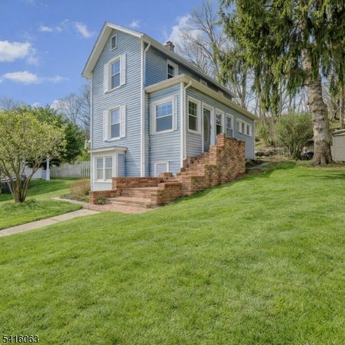 24 W Main St, Clinton, NJ, 08809-1260 | Card Image