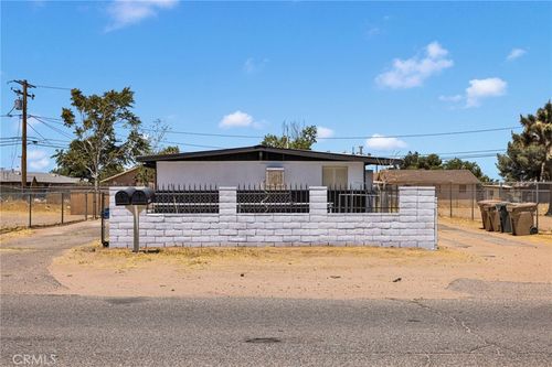 16396 Yucca St, Hesperia, CA, 92345-3519 | Card Image