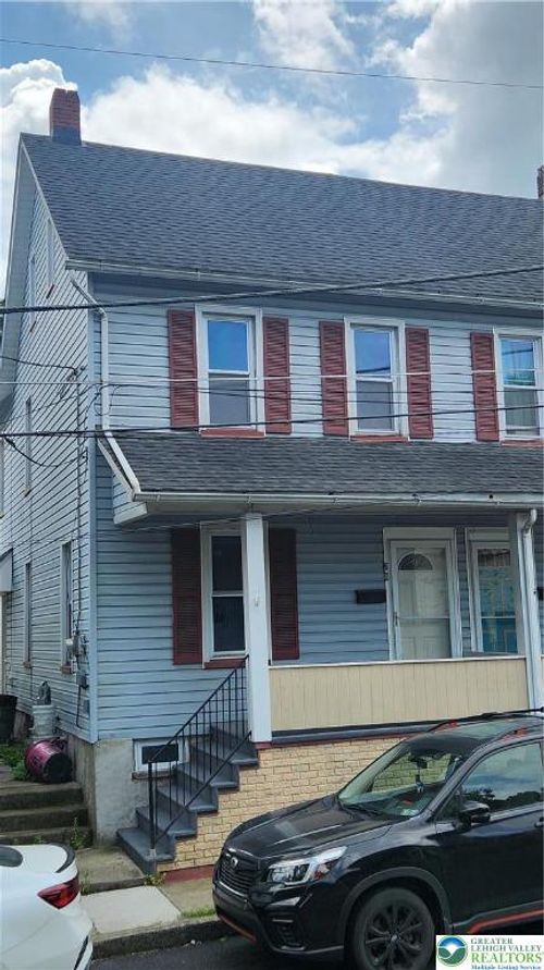 28 E Walnut St, Nazareth, PA, 18064-2134 | Card Image