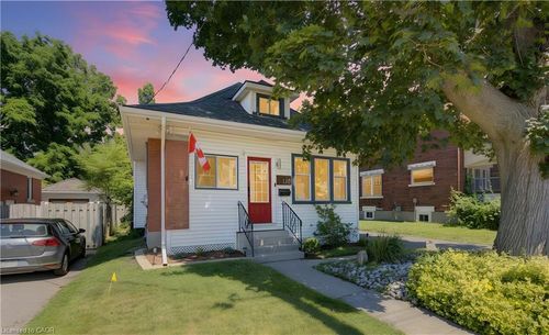 140 Glasgow St, Kitchener, ON, N2G2G9 | Card Image