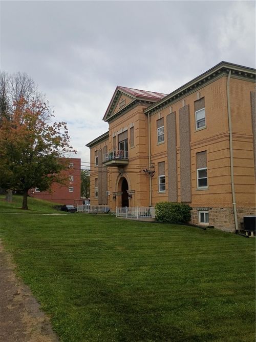 1201-230 W Berkeley St, Uniontown, PA, 15401-5558 | Card Image