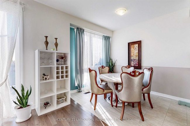 8 La Tache Cres, House attached with 4 bedrooms, 4 bathrooms and 4 parking in Markham ON | Image 9