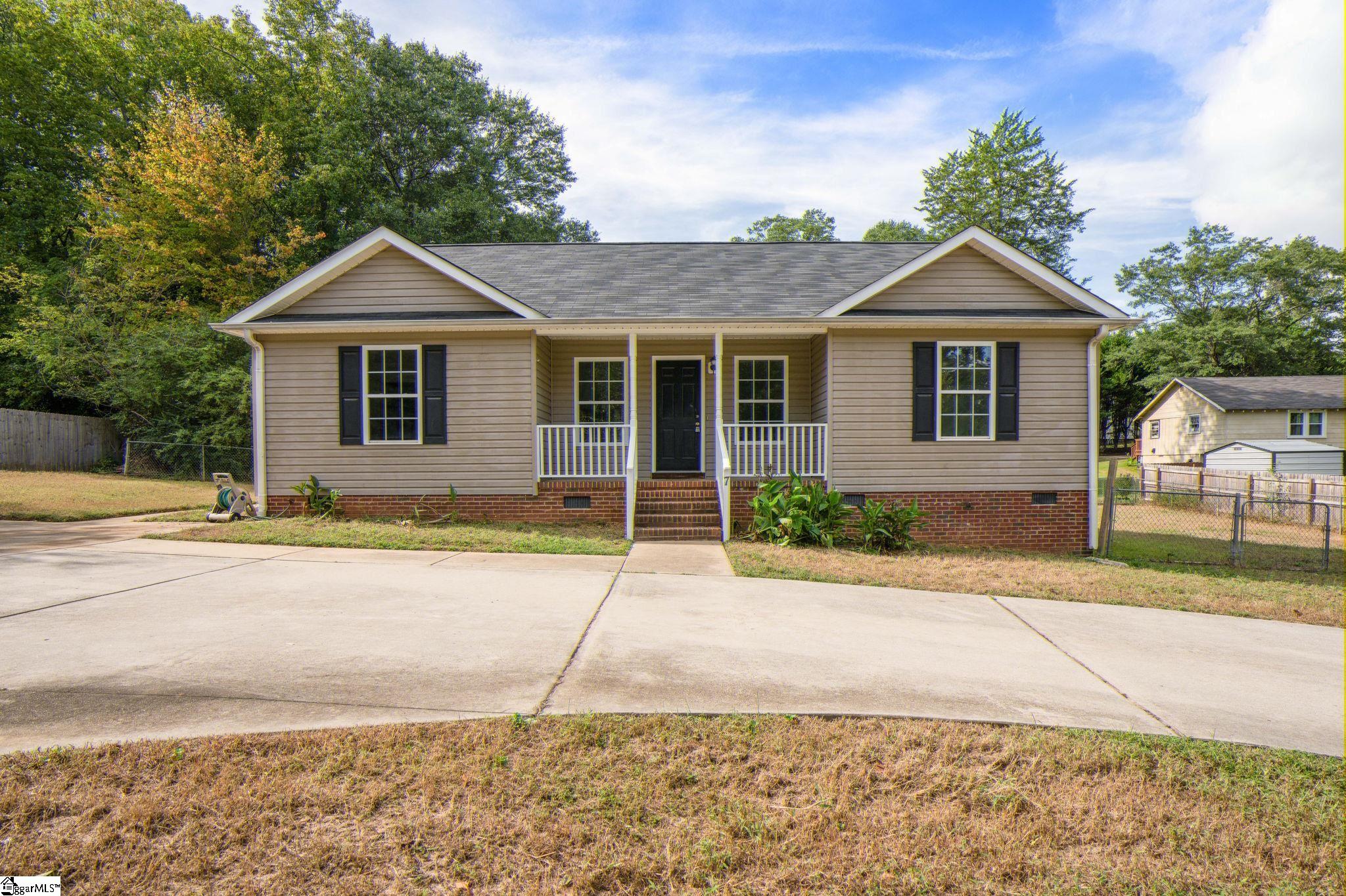 Parker Rd, Taylors, SC 29687