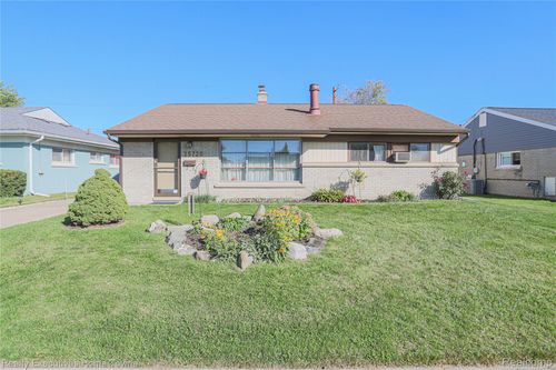 25720 Miracle Dr, Madison Heights, MI, 48071-4111 | Card Image