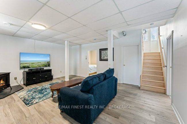 34 Centre St, House other with 4 bedrooms, 2 bathrooms and 3 parking in Newburgh ON | Image 23