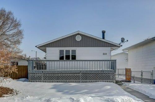 310 17 St Nw, Drumheller, AB, T0J0Y1 | Card Image