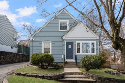 200 Bracken St, Cranston, RI, 02920-7033 | Card Image