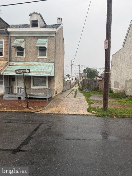210 S 11th St, READING, PA, 19602-2008 | Card Image