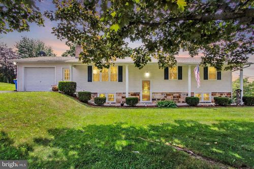 5627 Blue Hill Rd, GLENVILLE, PA, 17329-9371 | Card Image