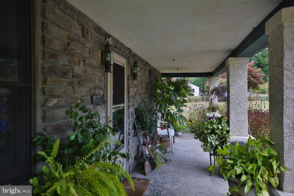 Green St, Green Lane, PA 18054